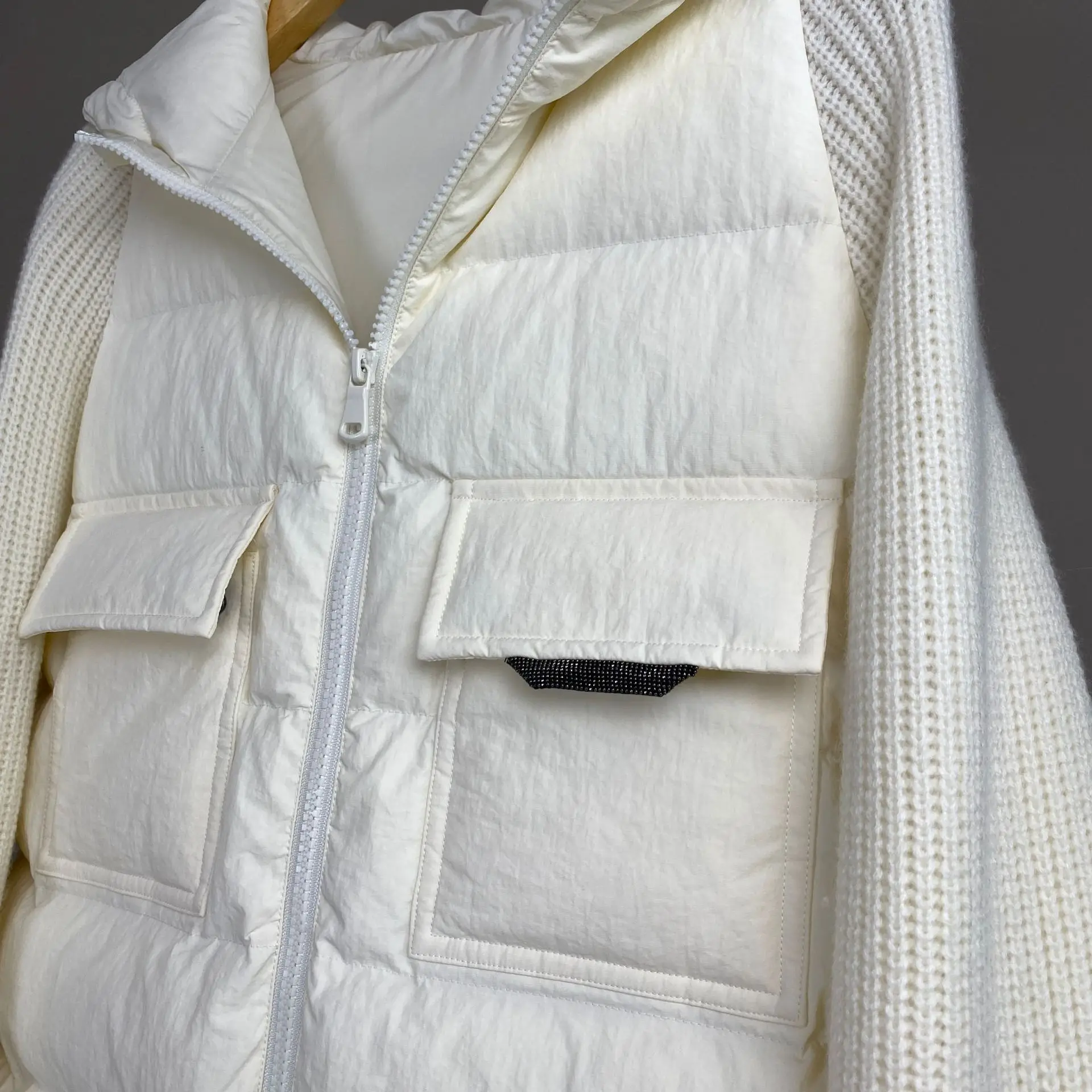 2025 Piumino con cappuccio in piuma d'oca bianca con doppia tasca in cashmere autunno e inverno