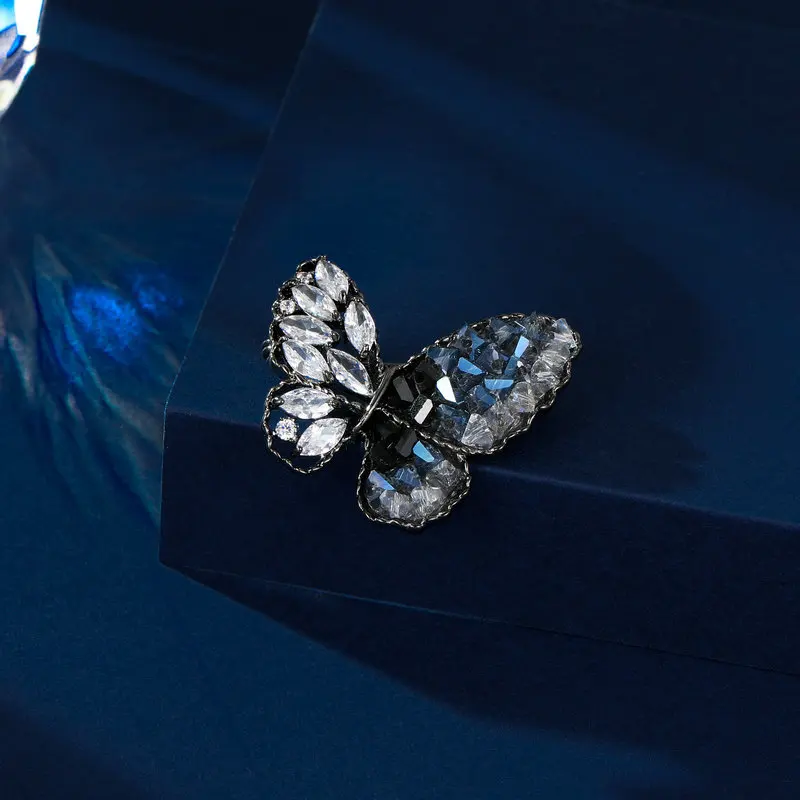 New Niche Style Design With A Sense Of Design, Suit Jacket Accessories, Brooch, Crystal Zirconia Inlaid Butterfly Small Brooch