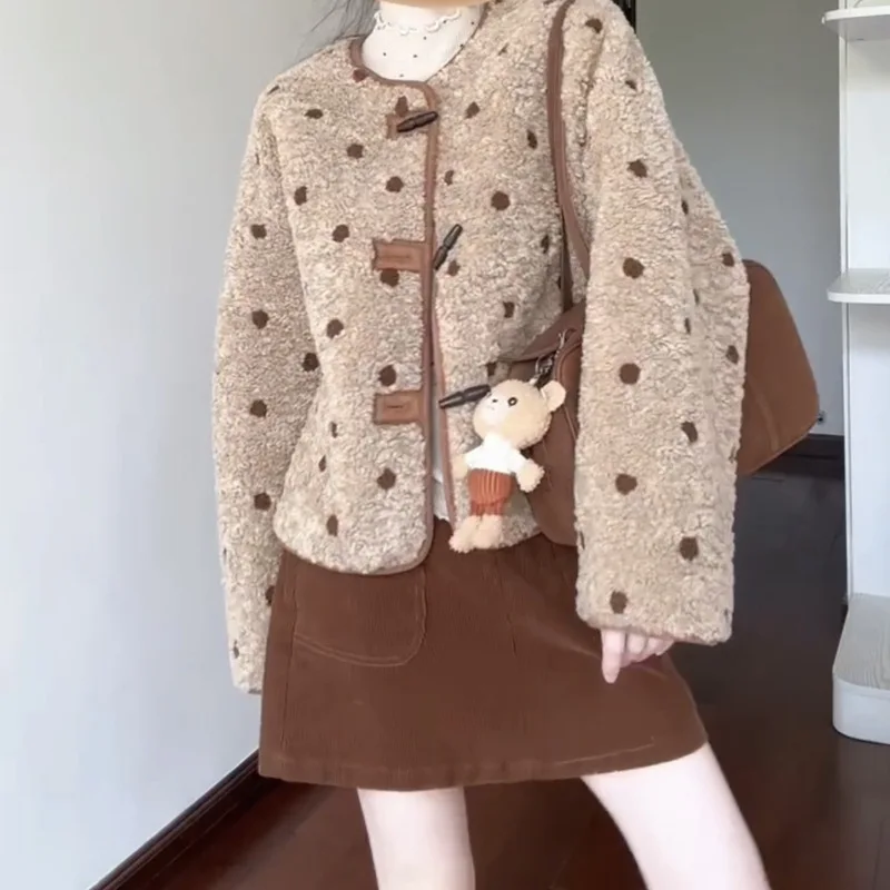 

Двустороннее цельное пальто с мехом ягненка в горошек для женщин, осенне-зимний комплект из вельветовой полуюбки с карамельным принтом