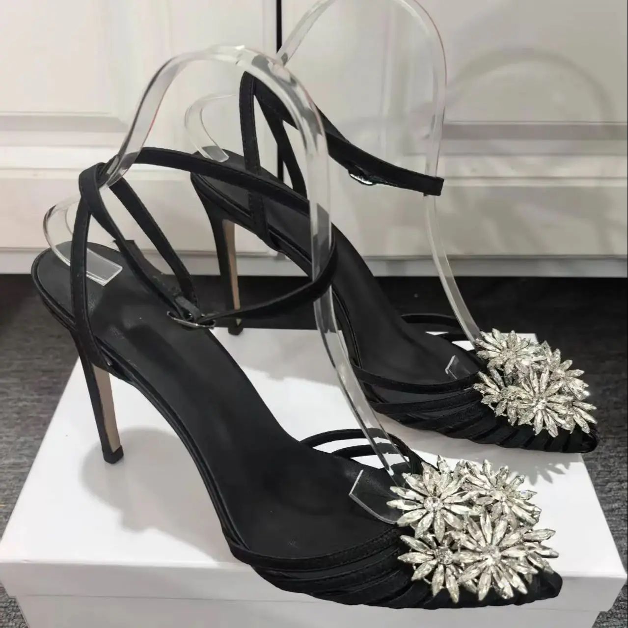 

Flowers Rhinestones Black Suede Leather Women’s Sandals Pointed Toe Buckle Strap Singles Shoes Female Thin High Heels Elegant