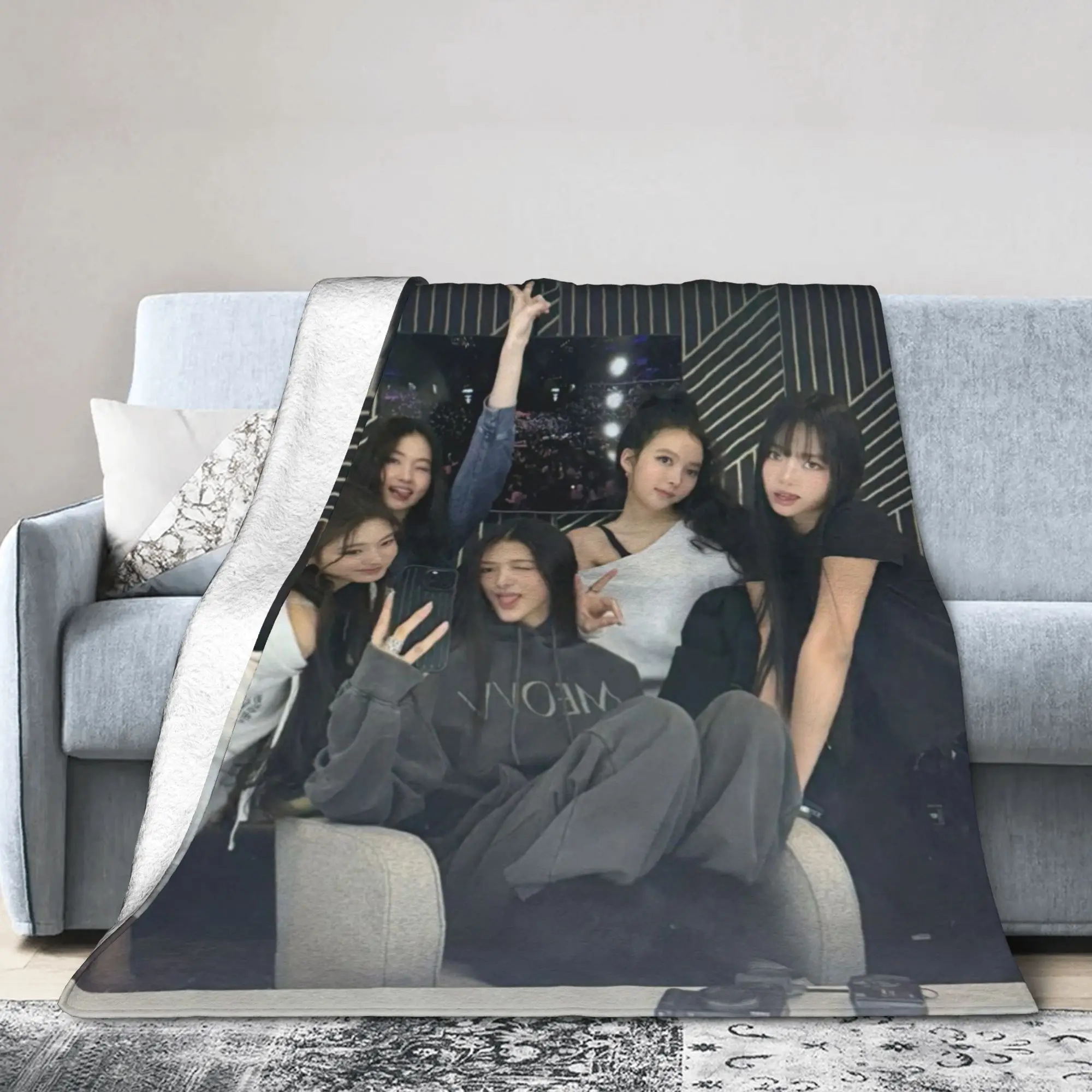 Meovv kpop k-pop الفتيات مجموعة Merch البطانيات خفيفة الوزن رقيقة المرجان الصوف أفخم رمي البطانيات مريحة البساط قطعة #1