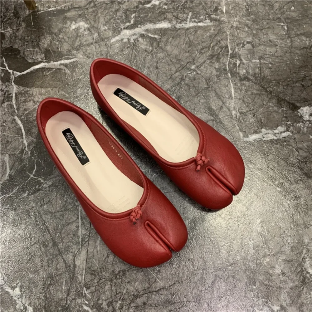 Individualized Women Shoe Spring Summer Retro Soft Leather Small Leather Shoe Flat Loafers Split-toe Slacker Single Shoe Mujer