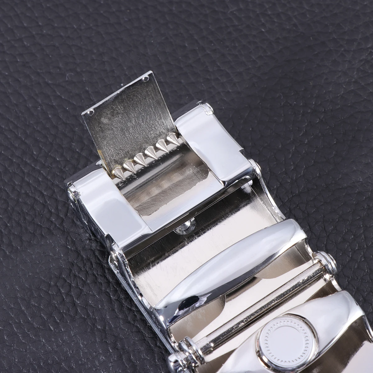 

Automatic Belt Buckle Zinc Alloy Ratchet Replacement for Men 35mm Wide Studded Waists Black Specular Design Durable Use