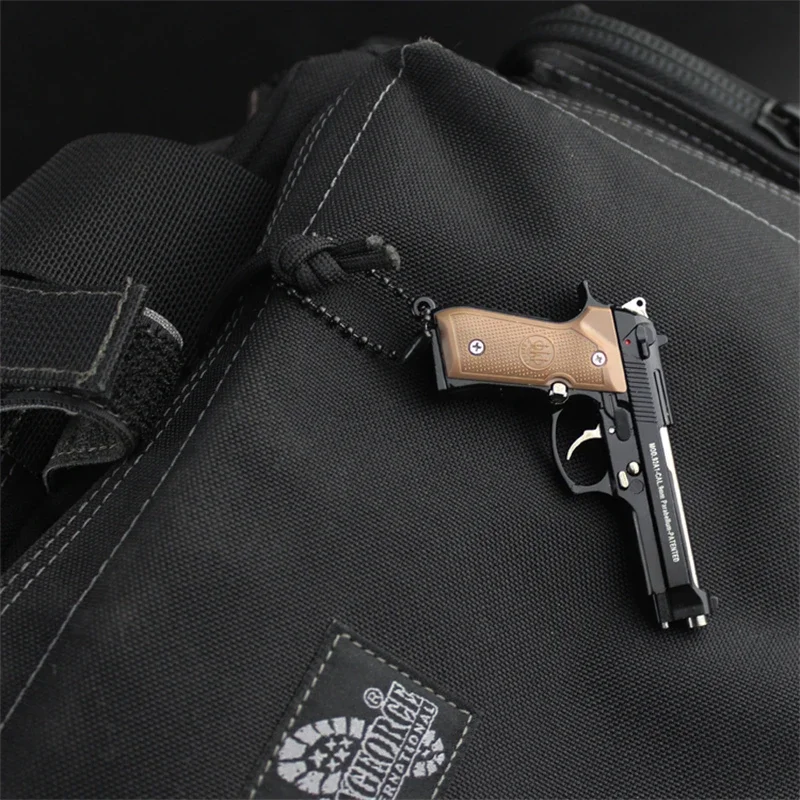 Metal Pistol Gun Miniature Model 1:3 Beretta 92F Keychain Craft Pendant Men\'s and Women\'s Birthday Gifts Gun Toys Costume Props