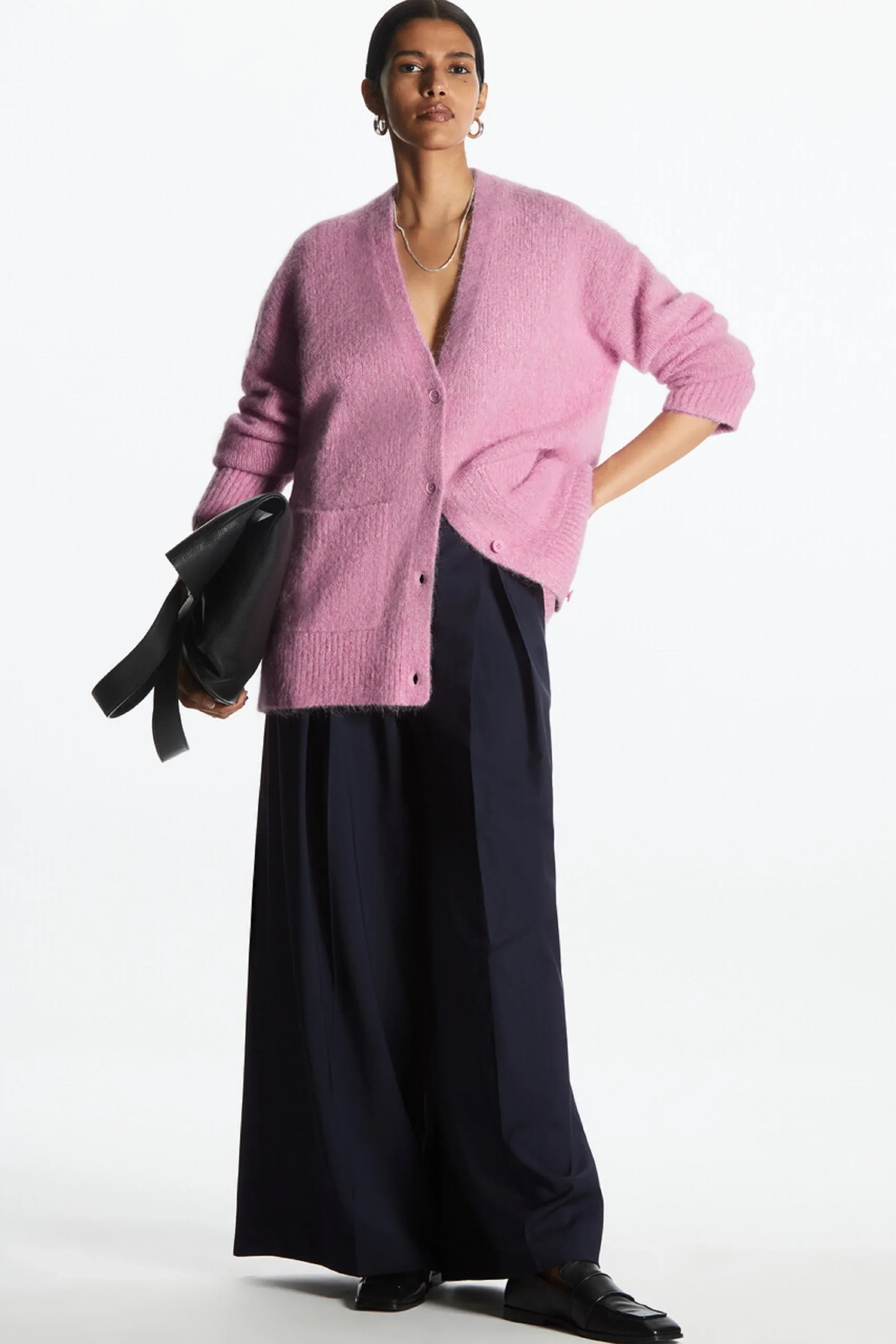 

Ethereal costume 2025 cos winter new style of Ladies' casual fashion V-neck patch pocket cardigan