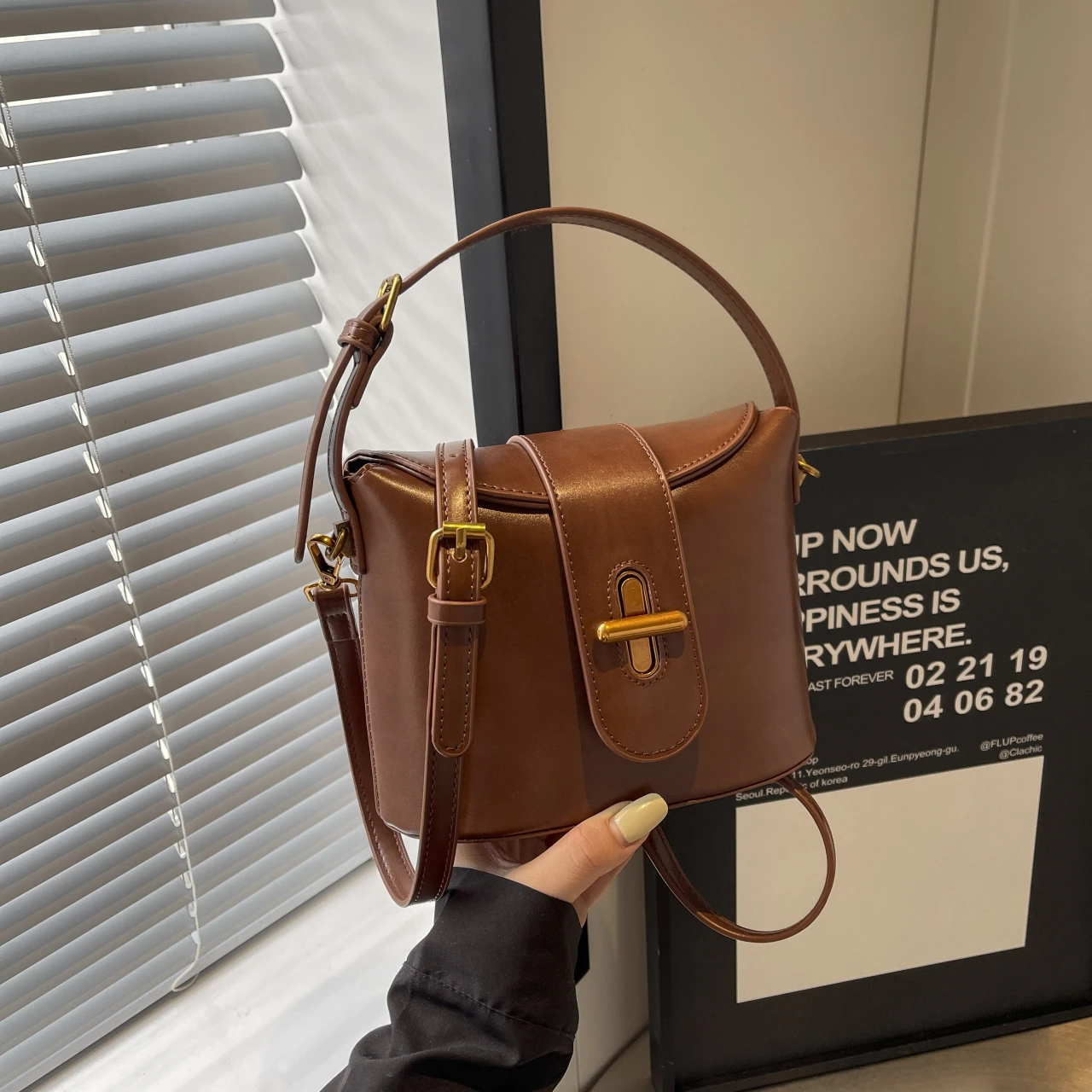 

High fashion hand-held oblique straddle bag retro pure color niche design bucket shoulder bag