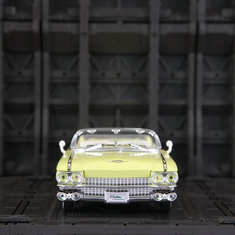 

1: 24 simulation Cadillac 1959 alloy car model doors and the front hood and trunk door can also be opened fine workmanship