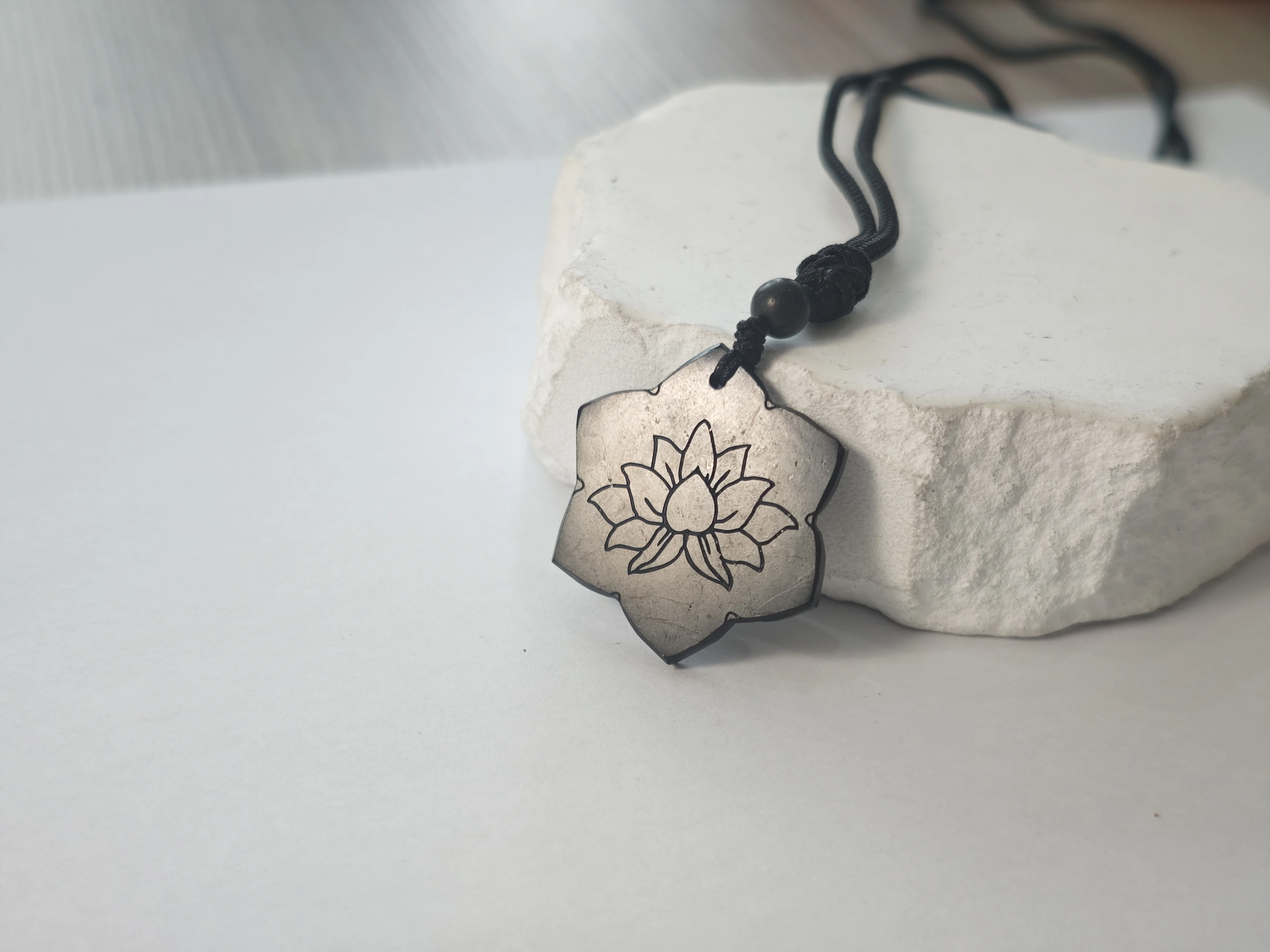 Shungite Pendant Necklace with Lotus Flower Design – Natural Protection and Healing Crystal