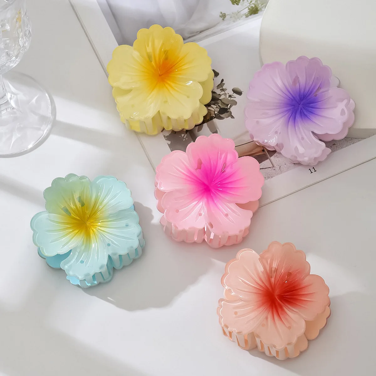 

Flower Jelly Gradient Colour Hair Clip Women's Back of the Head Summer Roll Heart Grab Clip Fashion Sweet Hair Accessories