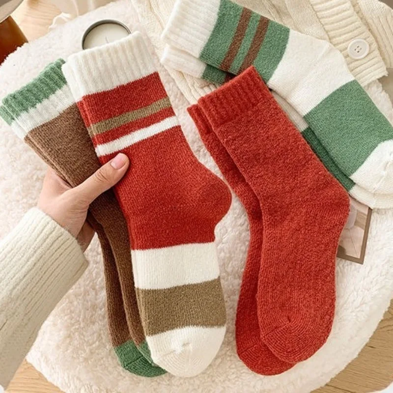 4 pares de calcetines de invierno gruesos y cálidos a media pantorrilla para mujer, bonitos calcetines largos de dibujos animados, conjunto de calcetines esponjosos de retales para niñas, regalo de Navidad