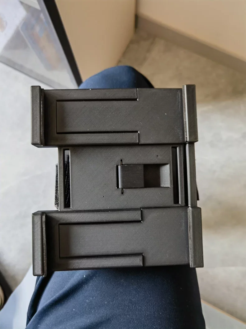 

Pilot's Kneeboard For Flight Simulation/Commercial Aviation/General Aviation The Kneeboard's Pitch Angle Is Adjustable