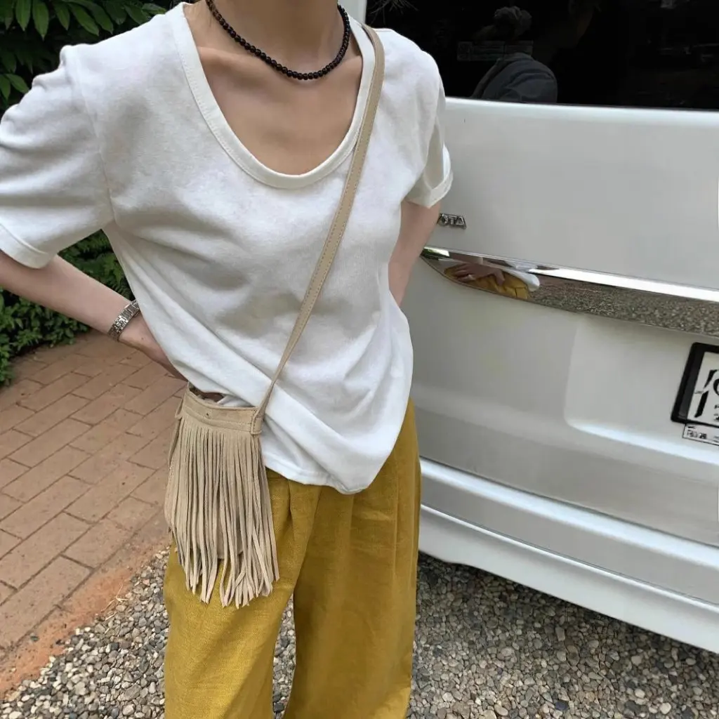 

Women's Normcore Pure Color U-Neck Short-Sleeved T-Shirt Comfortable Breathable Casual Loose Fit for Summer New Old Money Style