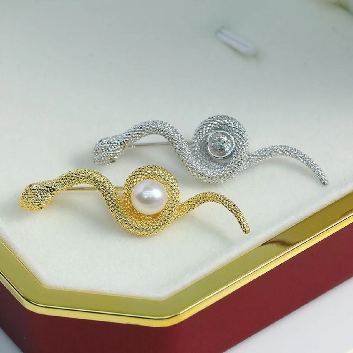 base-de-broche-diy-em-latao-banhado-a-ouro-com-design-de-cobra-enrolada-broche-de-perola-para-corsage-nicho-de-moda