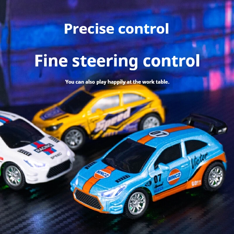 1/64 2.4G Mini Legering Revolt Pocket Rc Auto Desktop Miniatuur Drift Racewagen Kantoor Ontspanning Props