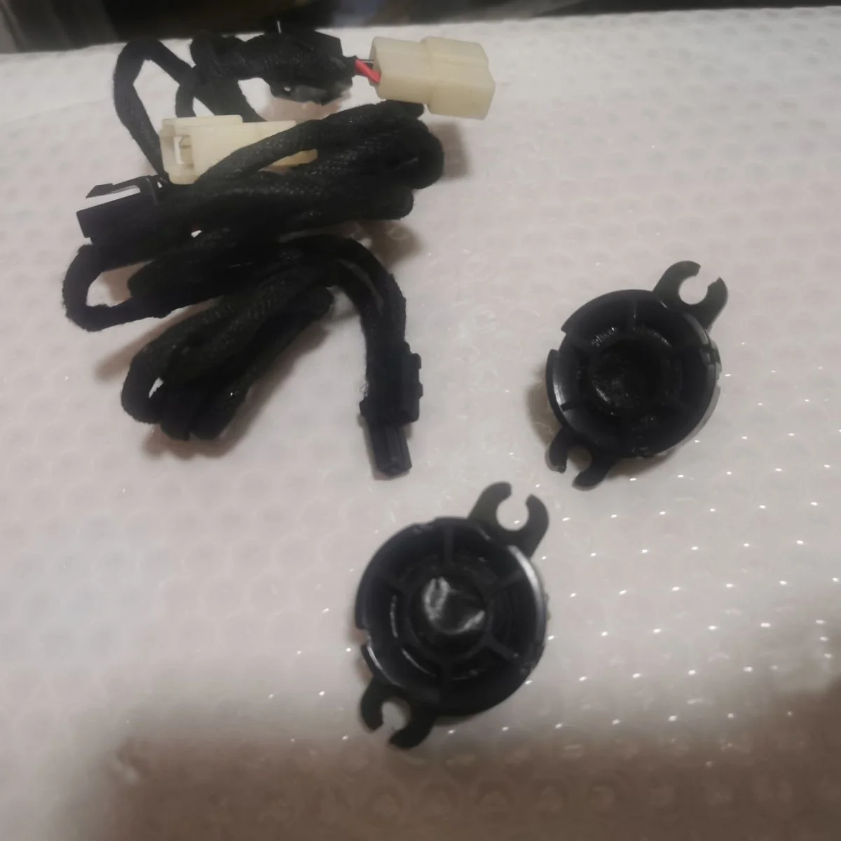 Car accessories A pair of lossless wire harnesses adding a triangular window tweeter  for Suzuki Swift