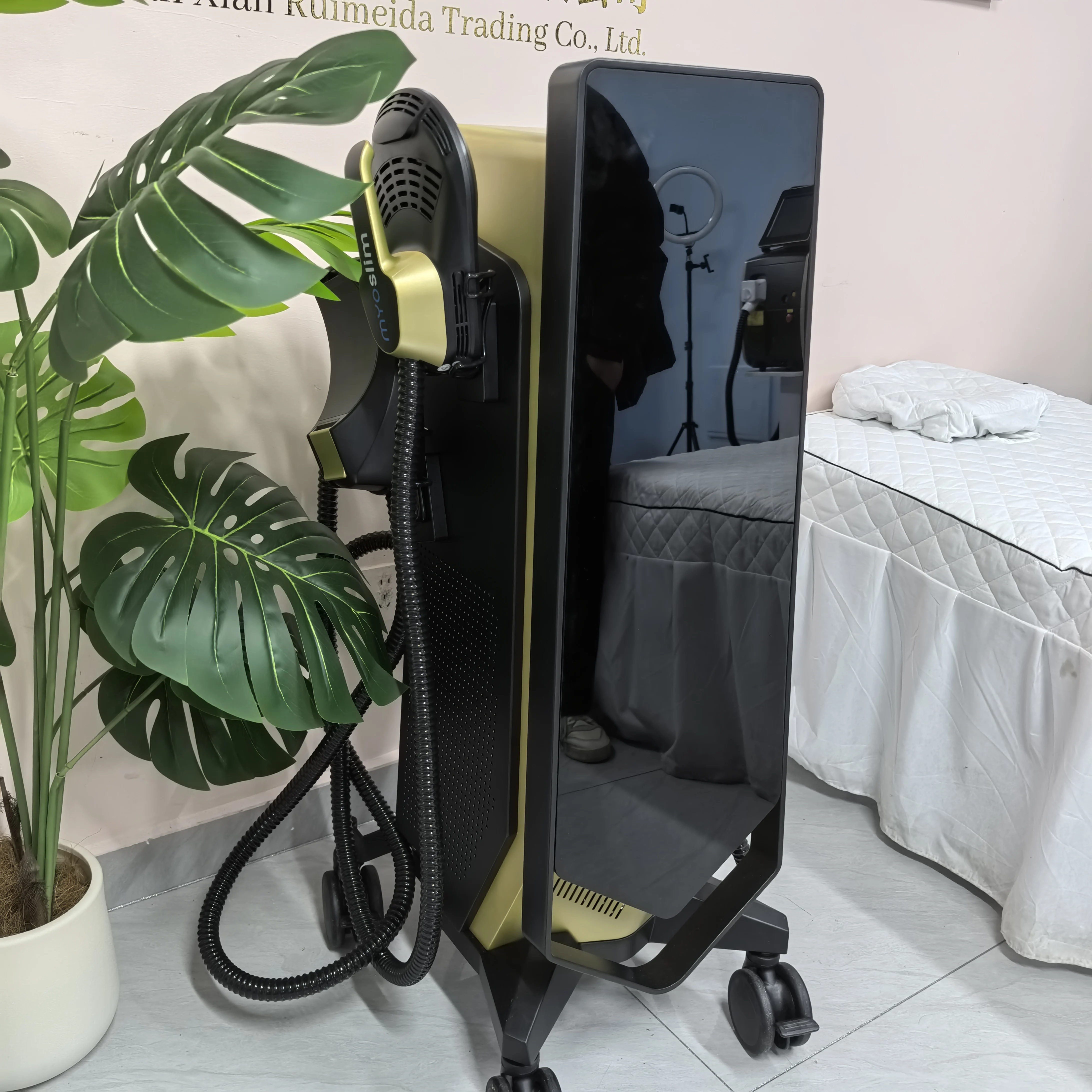 HIEMT EMS MYOslim 6500W 고강도 RF 전자기 진동 마사지기로 피트니스 쉐이핑 및 근육 훈련을 위한 제품입니다.