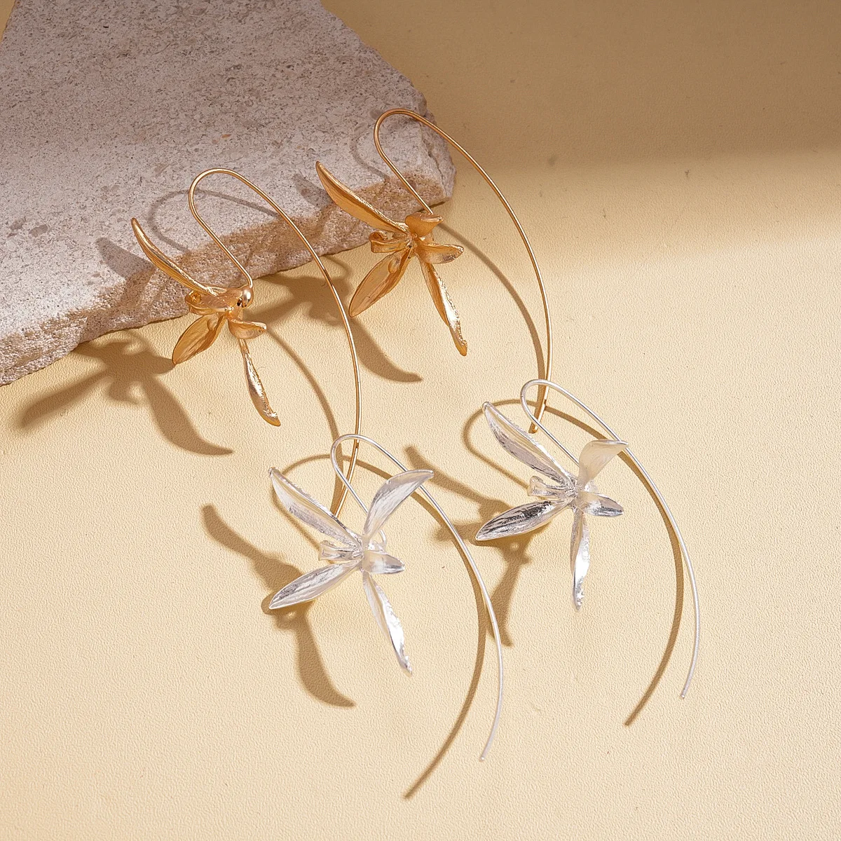 DOO MEI Minimalist Metal Orchid Flower Threader Dangle Earrings for  Through Earrings Ins Elegant Daily Wedding Ear Jewelry