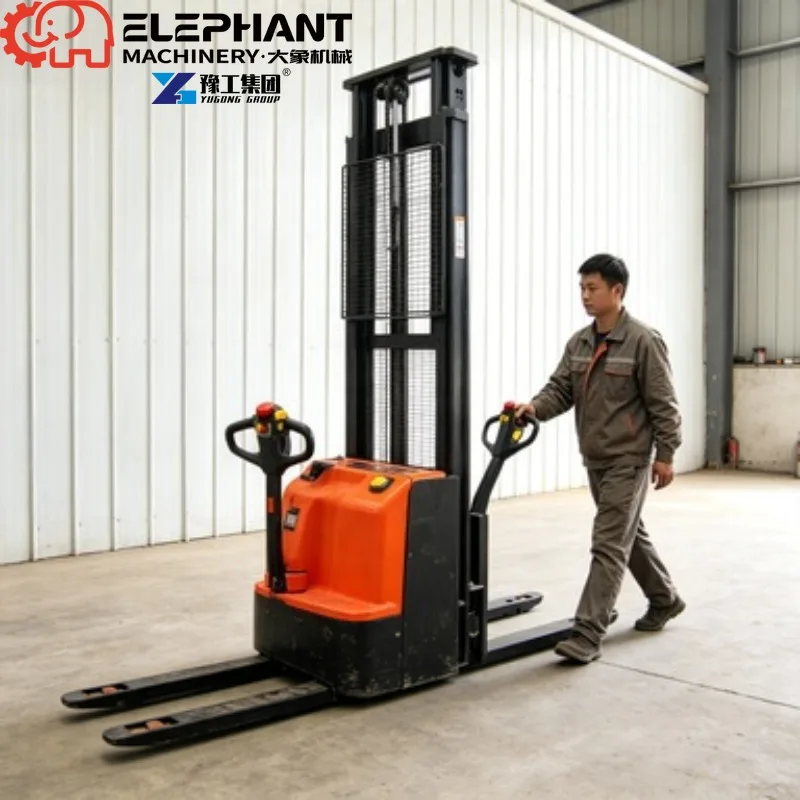 Stand On Electric Pallet Stacker, 2000kg Load Capacity 1600-3600mm Lifting Height With EPS Steering For Warehouse Storage