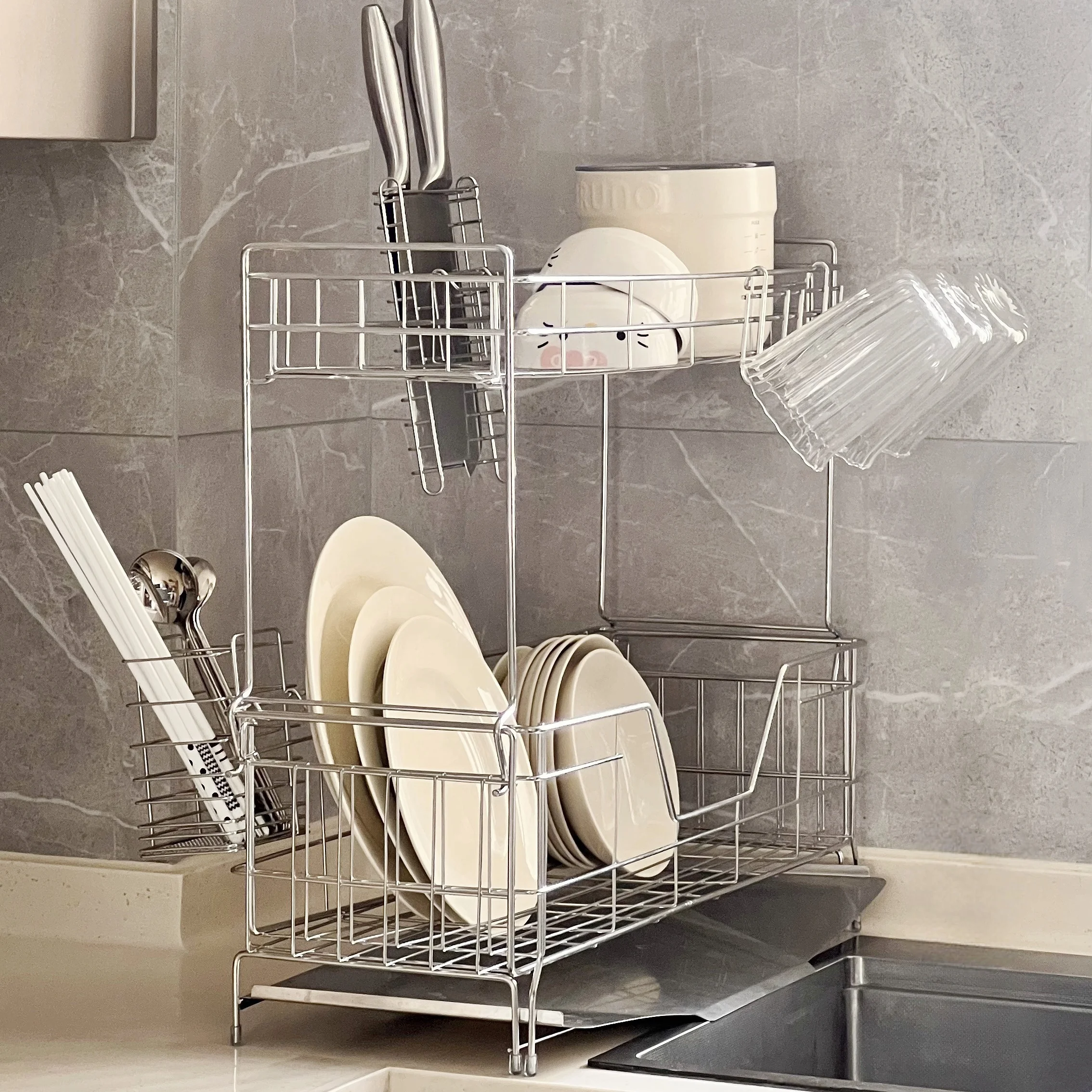 

Современная японская двухслойная выдвижная кухонная мойка из нержавеющей стали 304 с дренажной системой и полкой для хранения