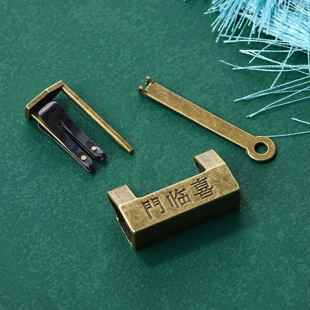 Kotak Penyimpanan Perhiasan Mini Antik dengan Gembok Retro Vintage dari Paduan Seng Dekoratif