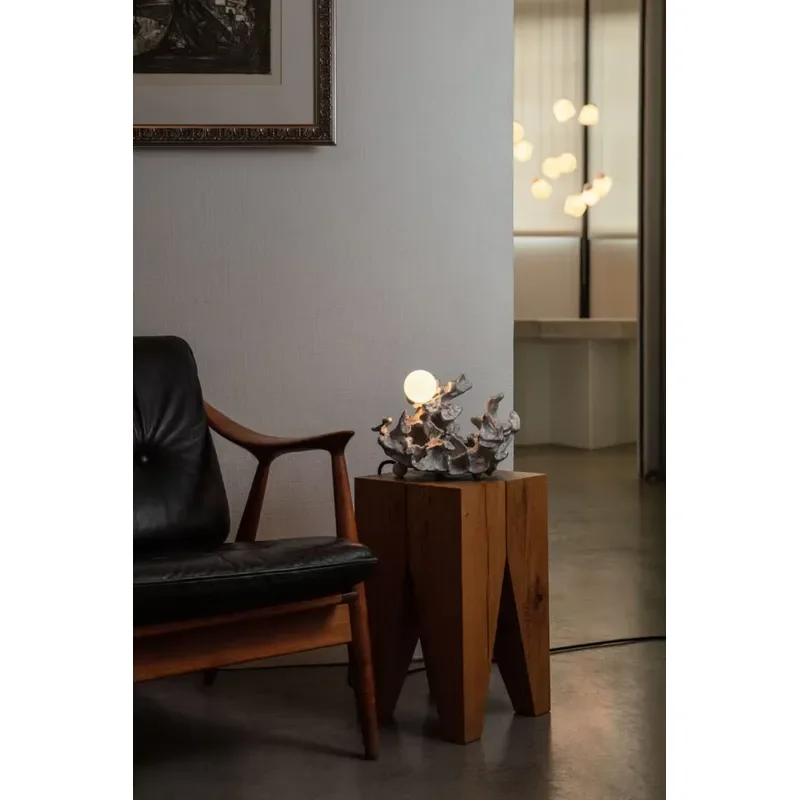 Scandinavian Modern Unique Table Lamp Creative Sea Coral Design Exquisite Desk Light for Home Hotel Lobby Decoration