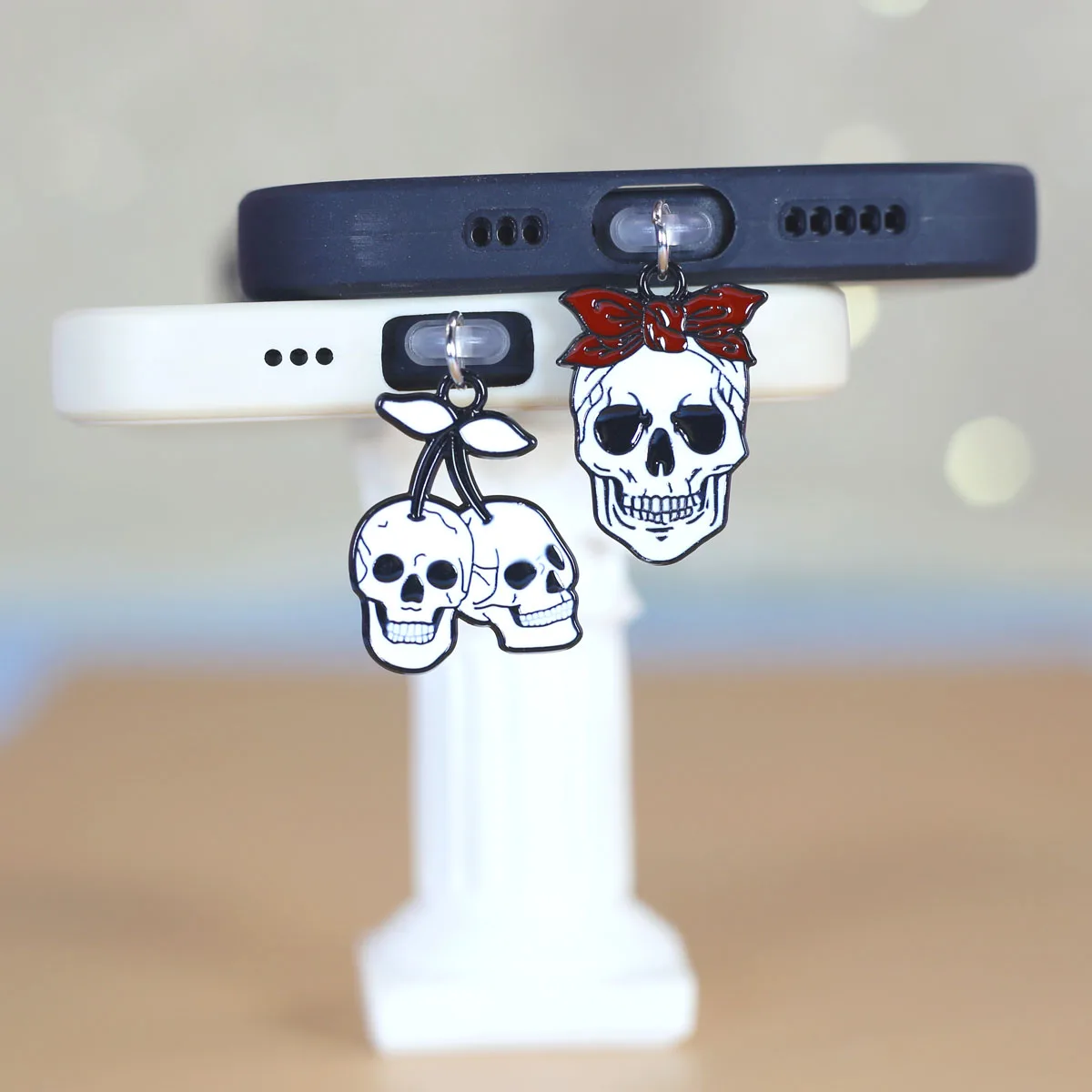 Halloween Bow Skull Phone Dustproof Plug Skull Phone Accessories for iPhone/Xiaomi/Samsung Phone Dustproof Plug Holiday Gift