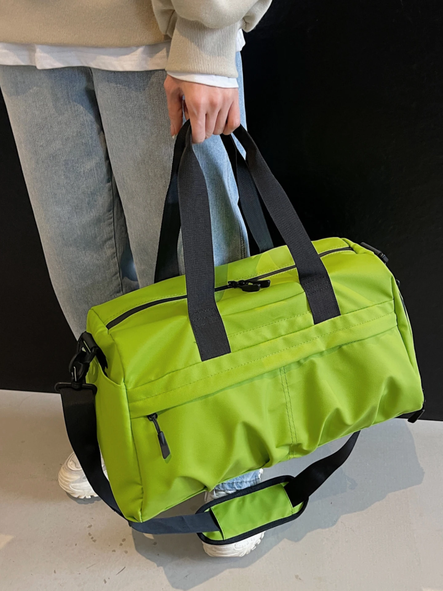 borsa-da-palestra-leggera-e-impermeabile-ideale-per-il-nuoto-e-i-viaggi-con-grande-capacita-realizzata-in-tessuto-oxford-adatta-per-le-donne-e-perfetta-per-brevi-escursioni