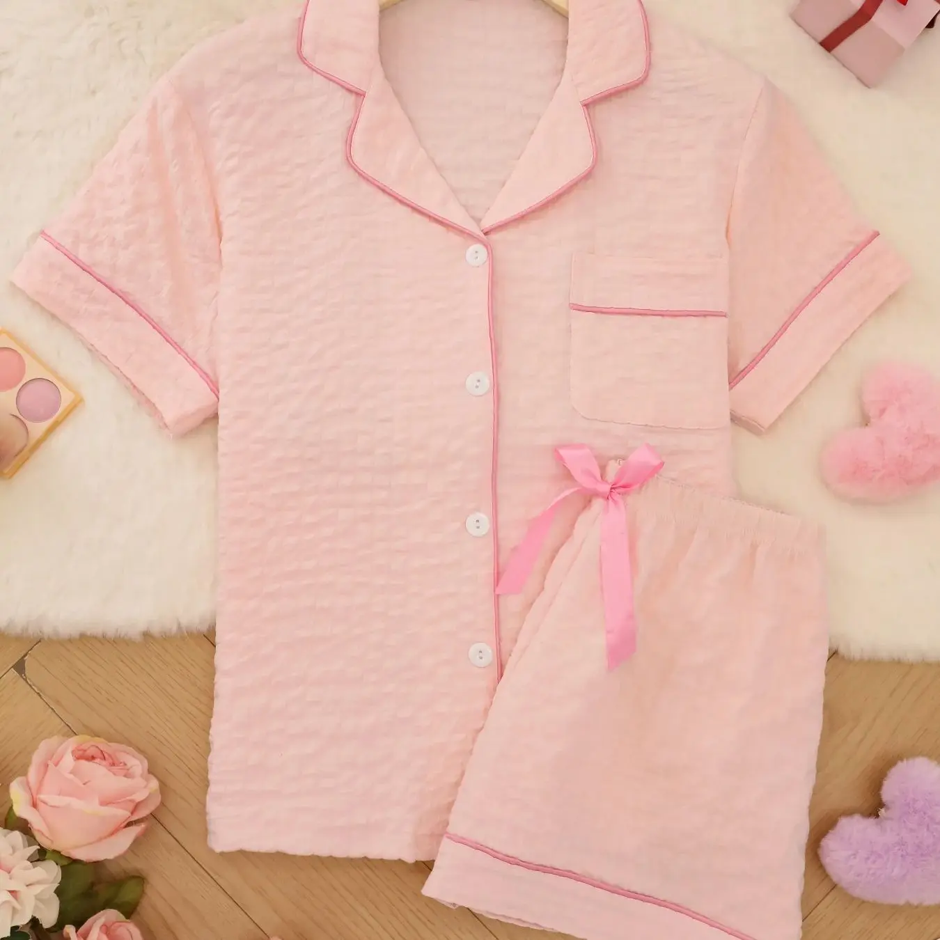 

Simple and versatile pink textured sleepwear for women with lapels, short sleeved shorts, casual and comfortable summer home set