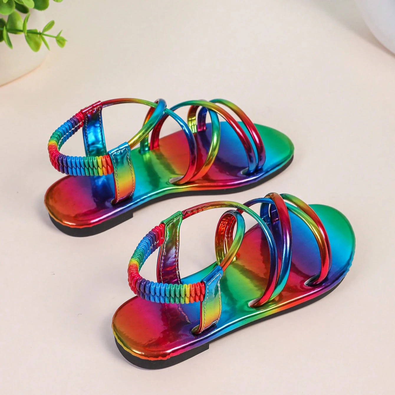 Bunte Ledersandalen für kleine Mädchen 2026 – Neue Sommer-Kindersandalen mit Riemen, rutschfest, trendig, modisch, für Schule, Outdoor, Barfuß – Detail 3