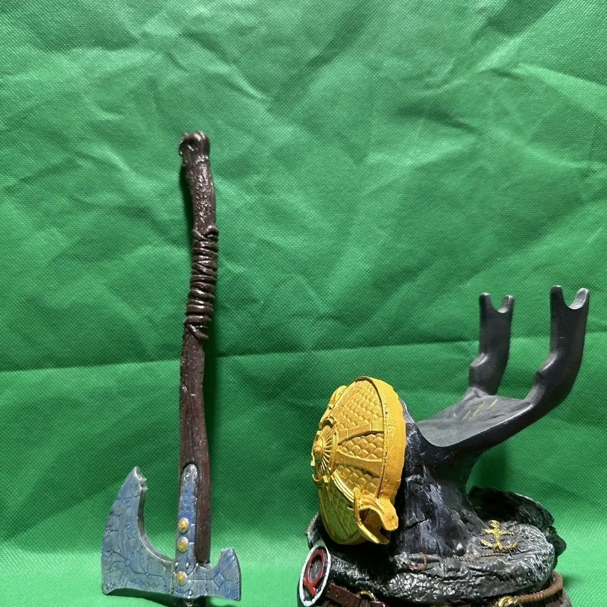 New God of War Game For PS5/Xbox/PS4 Controller Creative Stand Unique Gamepad Holder Desktop Decoration Gaming Accessories view 5