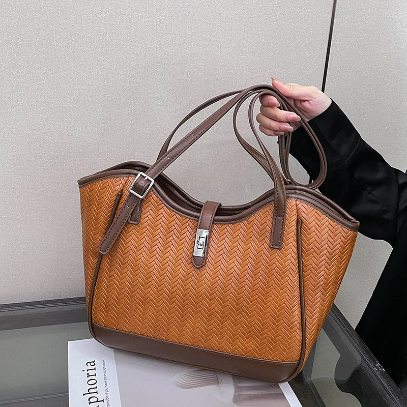 

2025 Woven Tote Bag for Women Large Capacity Summer Shoulder Bag Stylish and Practical