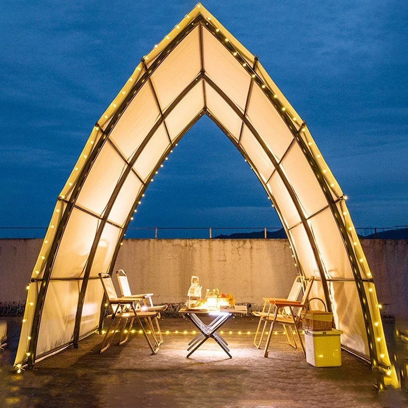 

Outdoor dining; triangular sailboat tent; camping; barbecue; hotel restaurant; boat-shaped tent.