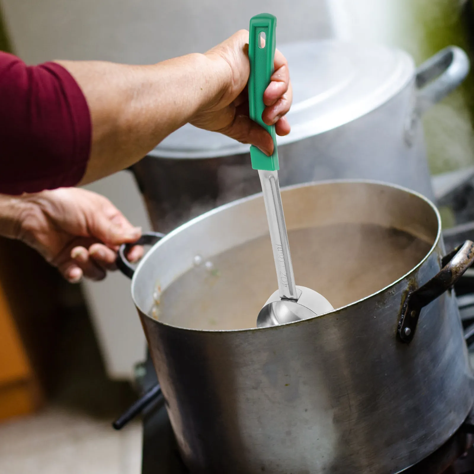 Cuchara de Servir Premium de Larga Alcance para Porciones Uniformes de Alimentos, Salsas y Gravy, Herramienta de Cocina Resistente y Confiable, Portátil