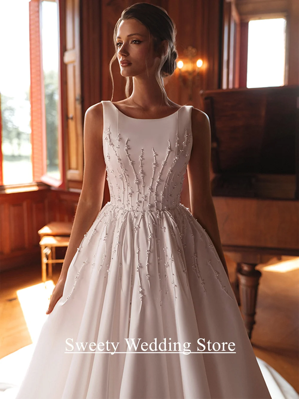 ใหม่ผู้หญิงชุดเจ้าสาวที่กําหนดเอง Scoop คอแขนกุดไข่มุกประดับด้วยลูกปัดสายกวาดรถไฟเจ้าสาวชุดแต่งงาน Gowns