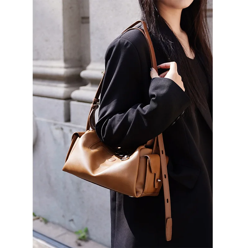 

Популярная элегантная кожаная сумка-шоппер с оригинальным дизайном и однотонным цветом, также служит практичной сумкой для подгузников для женщин.