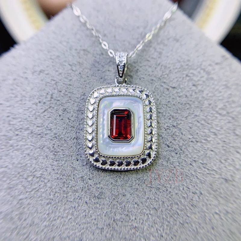 

2023 Pop color Garnet Necklace 925 sterling Silver paired with Fritillaria generous fashion party jewelry luxury