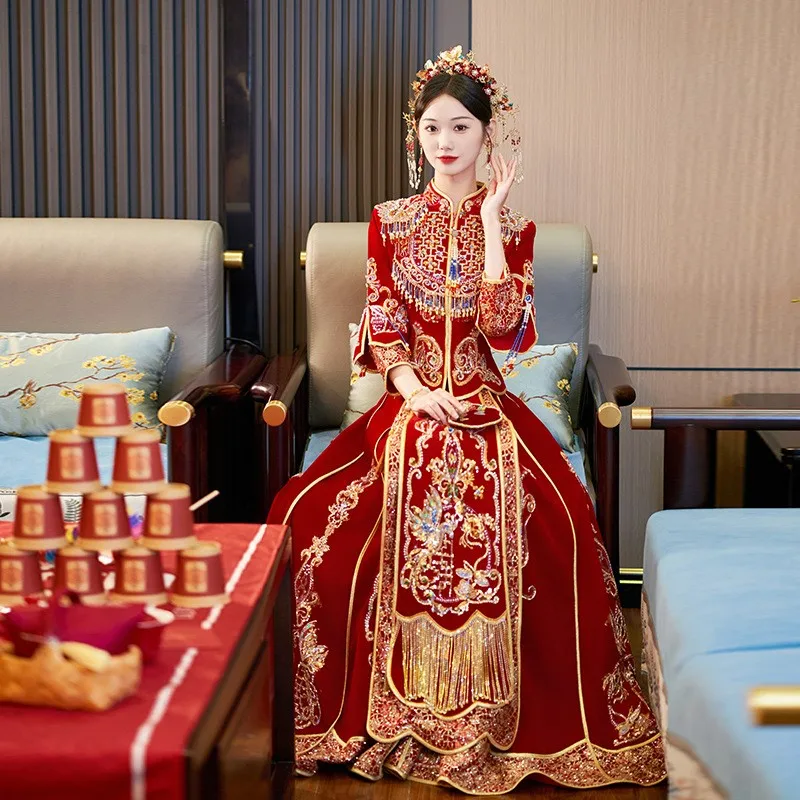 New heavy-duty Chinese-style wedding dress with wine toasting embroidery and three-dimensional