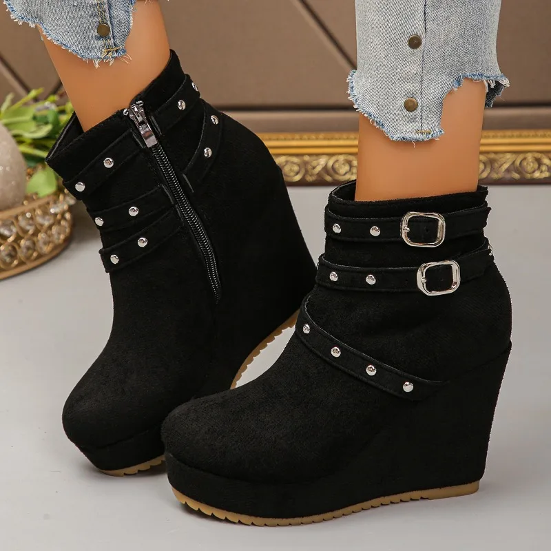 Damen Luxus Designer Stiefeletten aus Wildleder mit Reißverschluss, Übergrößen, Keilabsatz, Rutschfest, Runde Spitze, Damenstiefel, Sapato Feminino 2026 Neu
