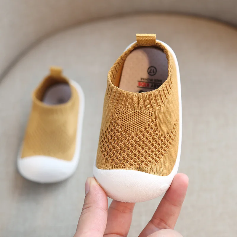 Sepatu anak-anak musim semi dan musim gugur sepatu bayi balita baru sepatu kain bayi Sol empuk anak laki-laki dan perempuan SELURUH sepatu rajut dalam ruangan