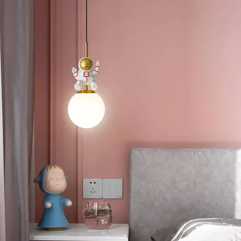 Lámpara colgante LED moderna para mesita de noche, candelabro de astronauta para habitación de niños, luz de noche de luna, accesorio de luz para decoración del hogar, Lustre