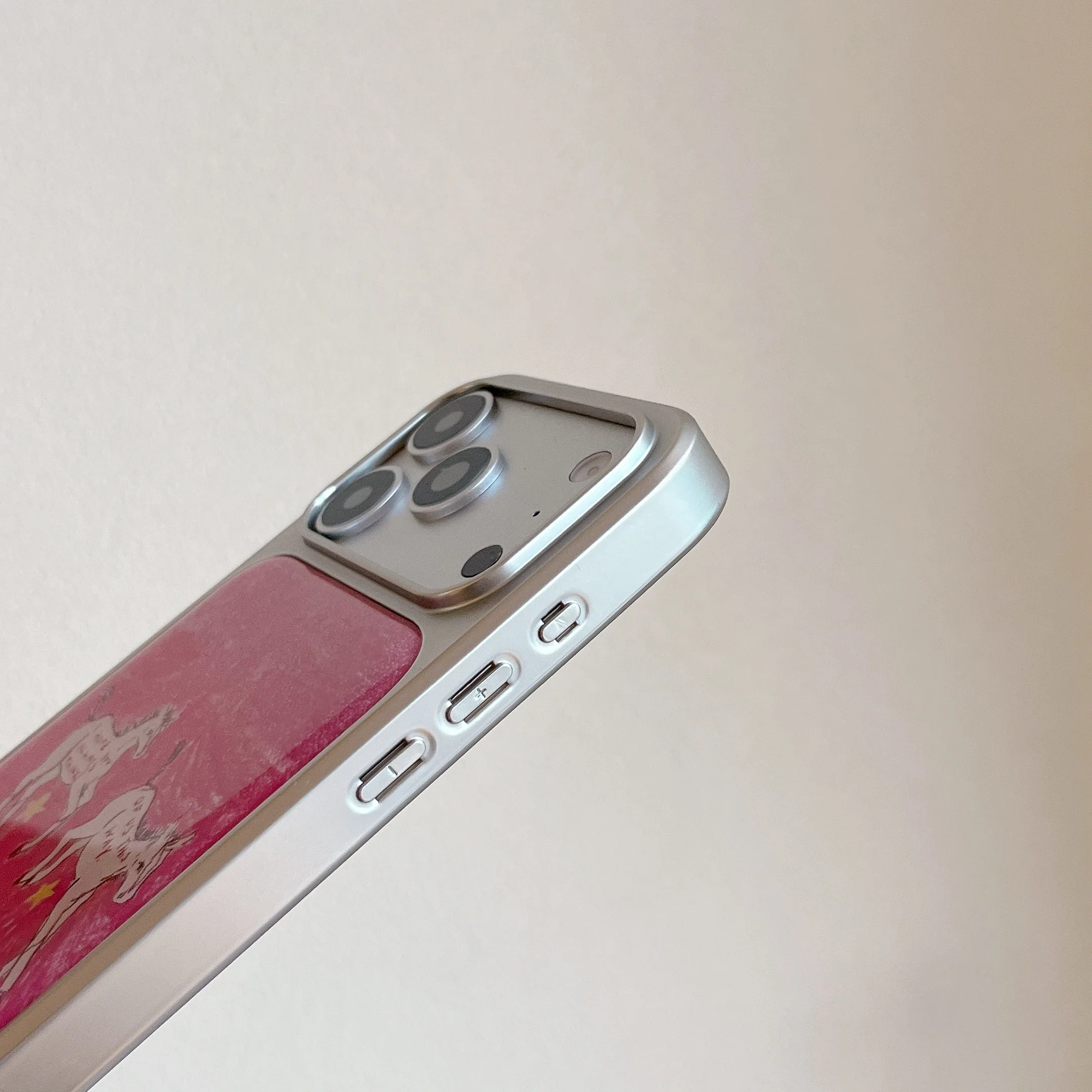 Handgezeichnetes Design mit rosa Pony, süße, nostalgische, ästhetische und schicke Handyhülle für iPhone 18 17 16 15 14 11 12 13 Pro Max Plus Rückseiten-Cover – Detail 3