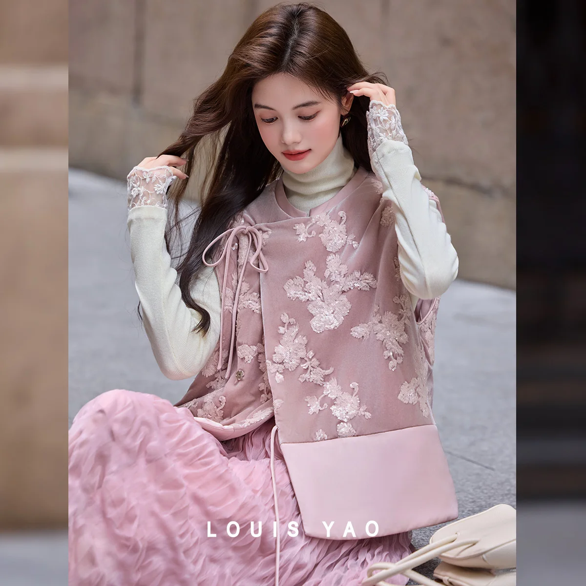 

LOUISYAO Embroidered Thickened Quilted Vests Women 2026 Winter Premium Exquisite Non Stretch Sleeveless Outerwear Hot Sale