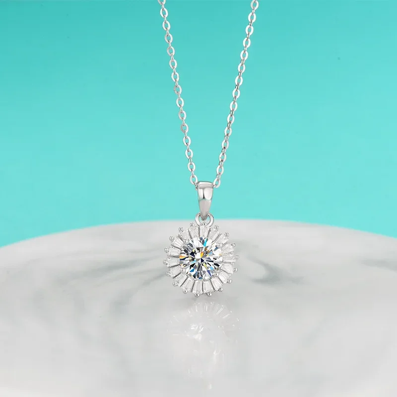 

Sterling Silver S925 Moissanite Simple Necklace Diamond Flower Pendant Valentine's Day Gift for Girlfriend Light Luxury