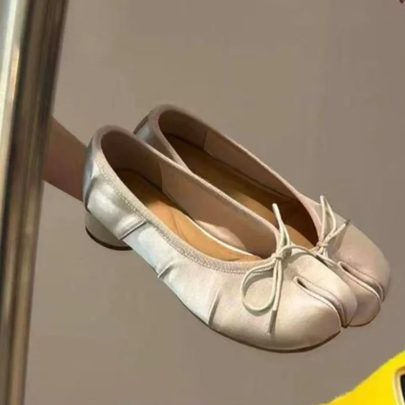 Französische Elegante Ballerinas mit Schleife und geteilter Zehenpartie, leichter Schnitt, bequem für die Füße, rutschfester Blockabsatz, Einzelschuhe