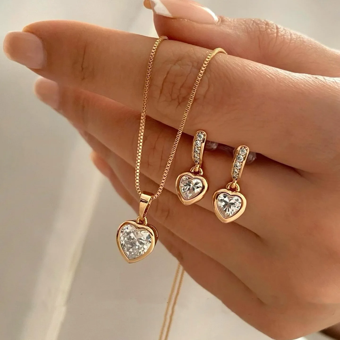 1Set Hot Selling Fashionable High-End Small Fragrance Style Diamond Inlaid Zircon Heart Pendant Earrings Necklace Versatile Set