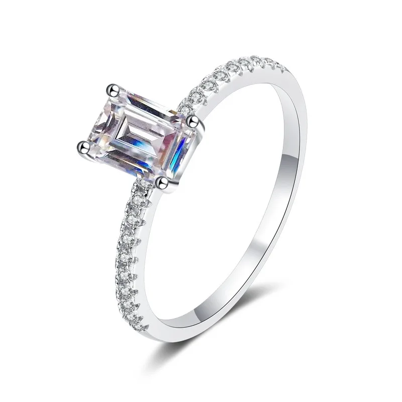

Elegant Stylish S925 Sterling Silver Women's Wedding Ring Four-Claw Emerald Cut Moissanite Diamond