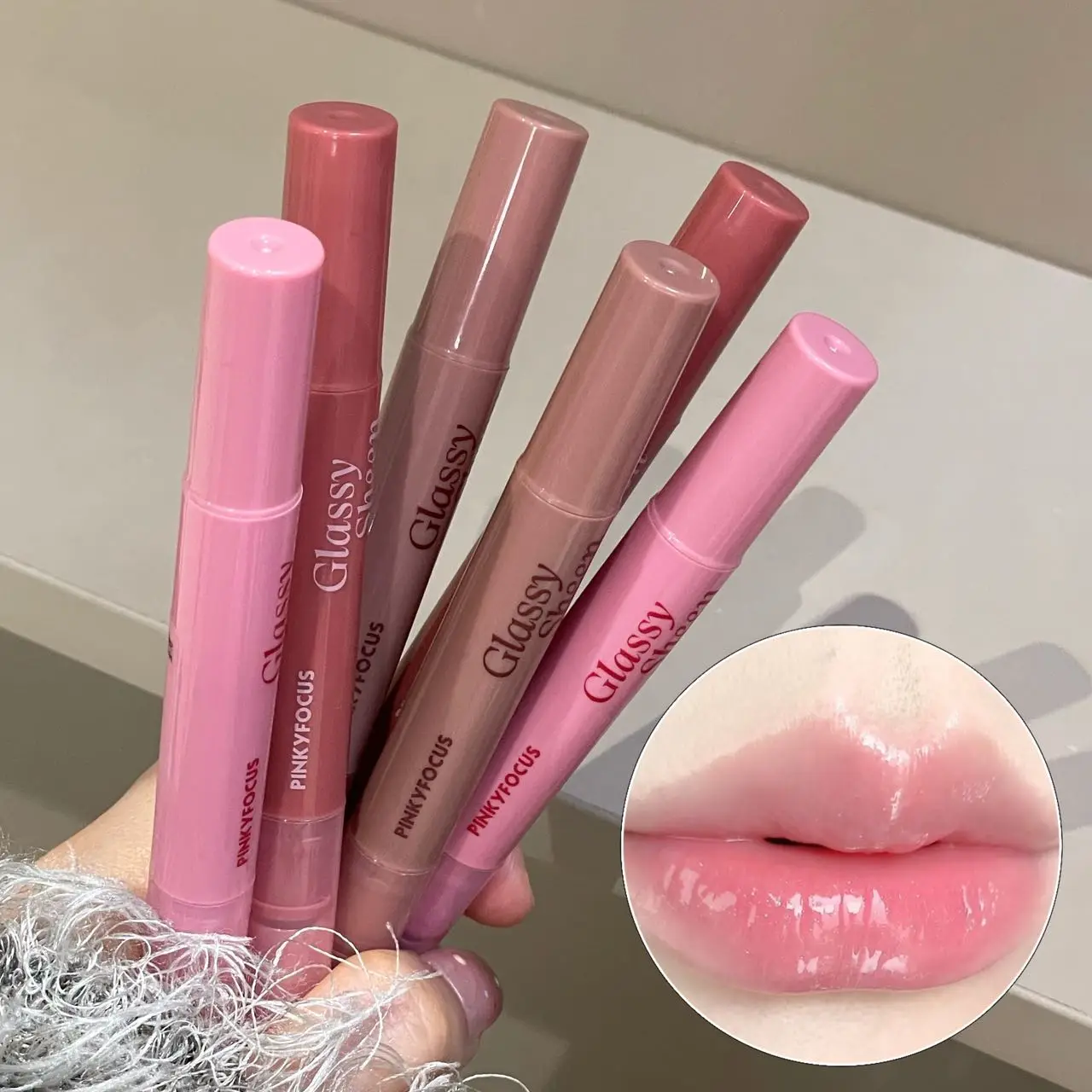 Pinkyfocus Siero idratante Lucidalabbra - Texture gel leggera, aspetto trasparente a specchio rugiadoso, grassoccio e idratante