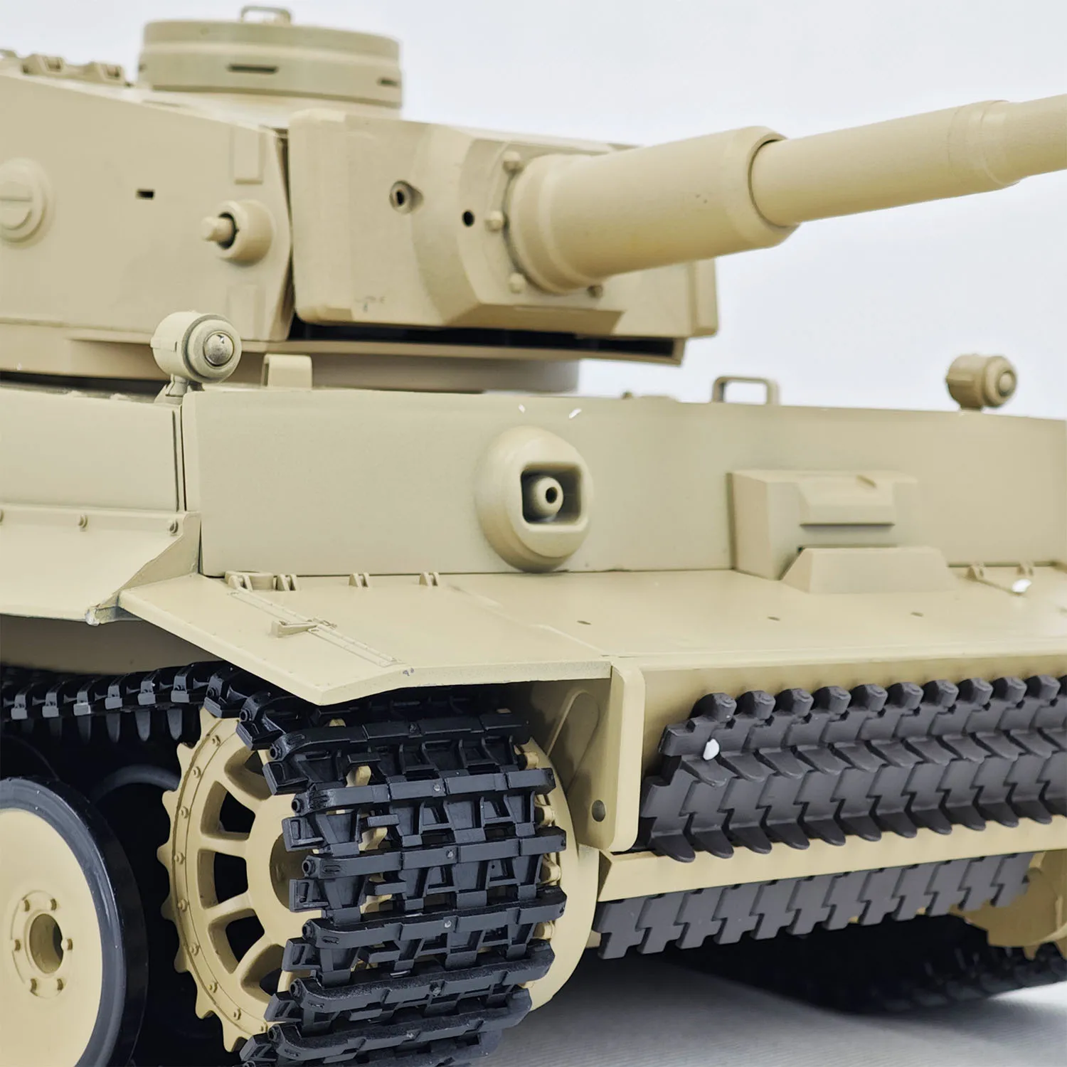 Henglong 2.4Ghz 1/16 7.0 Plastic Tiger I RTR RC Tank 3818 BB IR Barrel Recoil Steel Gearbox 320 Degree Rotating Turret - view 5