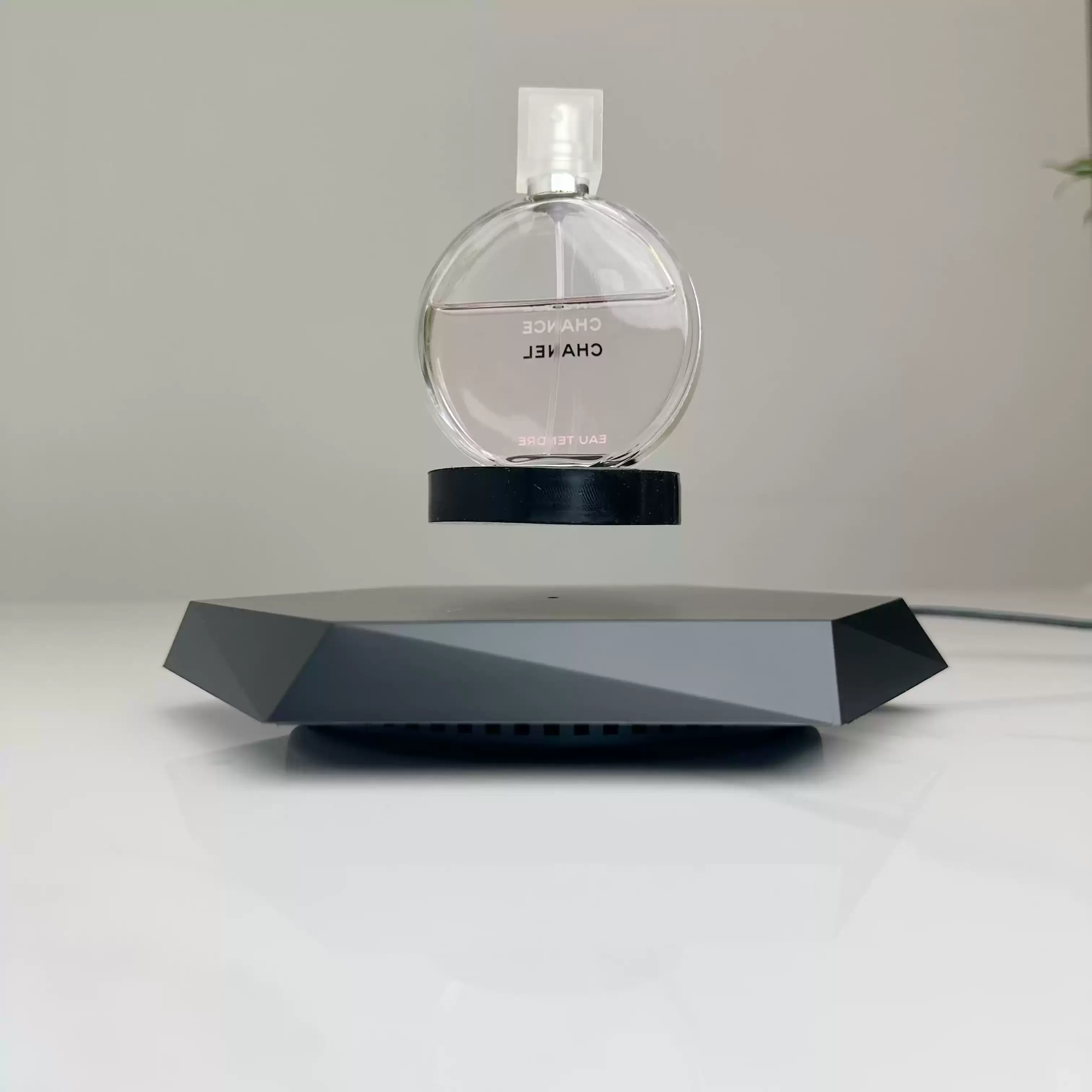 Magnetic Levitation Display Stand Black‑Tech Elegant Souvenir Small Present Creative Commemorative Gift for Valentine's Day