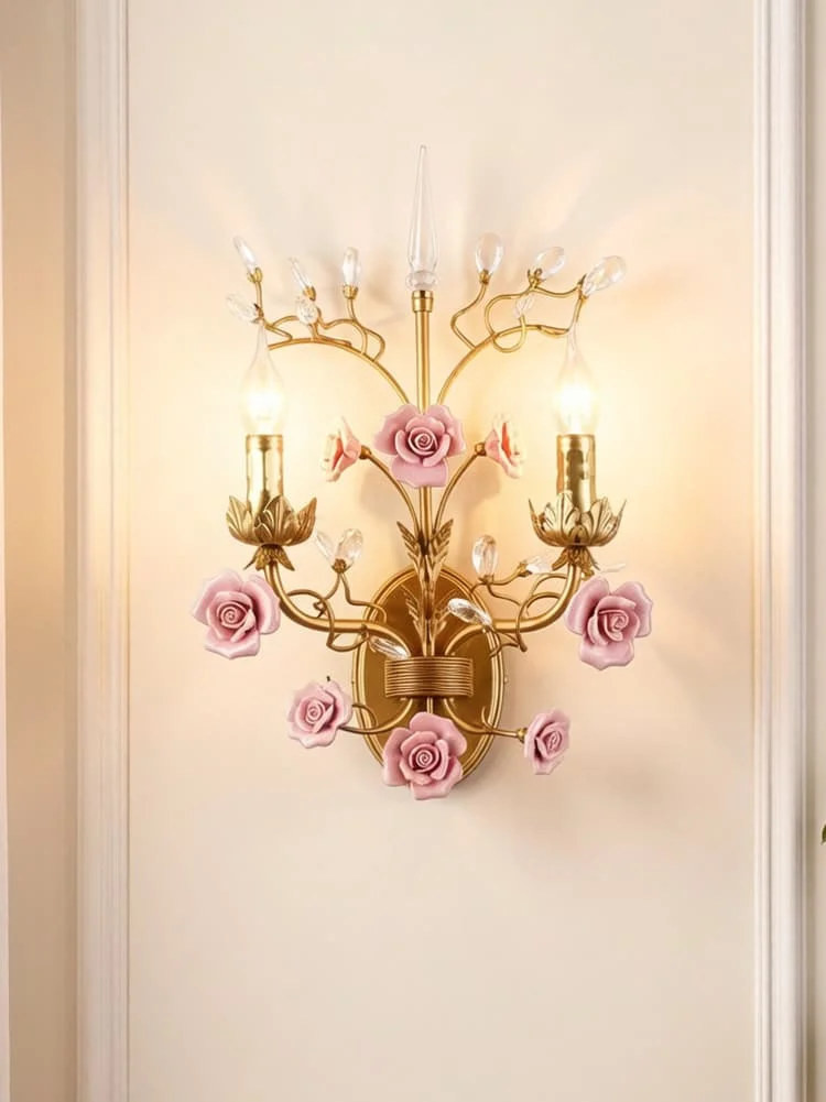 Aplique de Pared Dorado Antiguo, Lámpara de Pared Única y Lujosa con Flor de Rosa de Cerámica Rosa, Iluminación de Pared para Dormitorio o Sala de Estar Estilo Campestre Francés